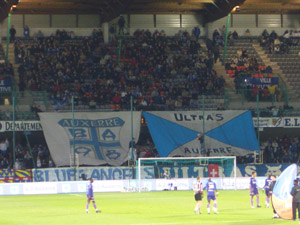 Intro der Ultras Auxerre und der Blue Angels