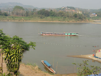 Blick ber den Mekong nach Laos
