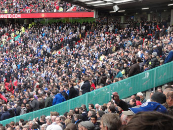 Fans von QPR in Old Trafford