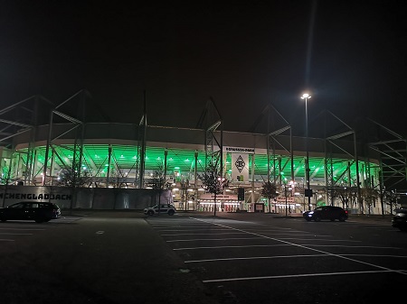 Borussia-Park bei Nacht