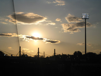 Sonnenuntergang ber dem Stadion der Freundschaft in Cottbus