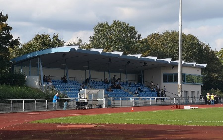 Stadion am Bandsbusch in Hilden, TribÃ¼ne