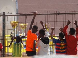 Pokal und Fans von Palmeira