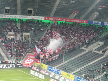 Fans des 1. FC Kaiserslautern im Gastspiel in Mnchengladbach