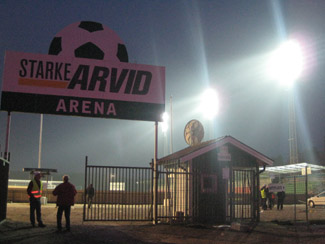Flutlicht ber der Starke Arvid Arena in Ljungskile