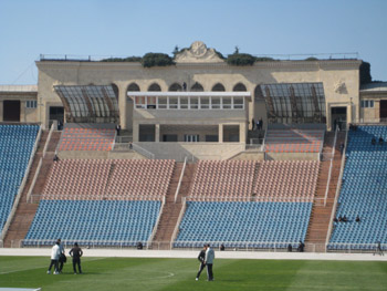 Haupttribne im Tofik-Bakhramov-Stadion