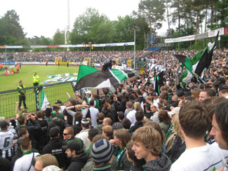 4000 Borussia-Fans untersttzten den VfL in Paderborn