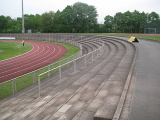 Die Stehplätze sind in der NRW-Liga gesperrt.