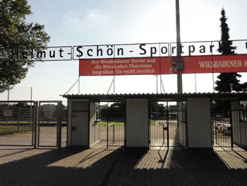 Eingang zum Helmut-Schn-Sportpark