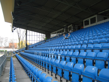 Die Haupttribne im Stadion Vangavallen in Trelleborg