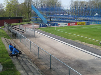 Wenige Stehpltze im Stadion Vangavallen in Trelleborg