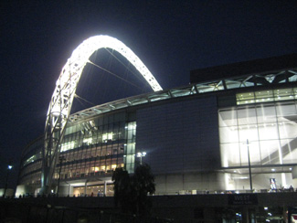 Wembley bei Nacht und...