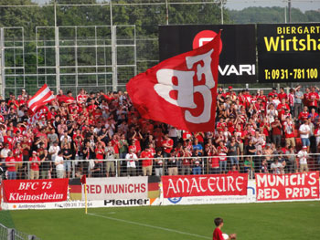 Bayer-Fans in Würzburg