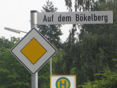 Kassenhäuschen neben der Haupttribüne