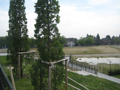 Kassenhäuschen neben der Haupttribüne