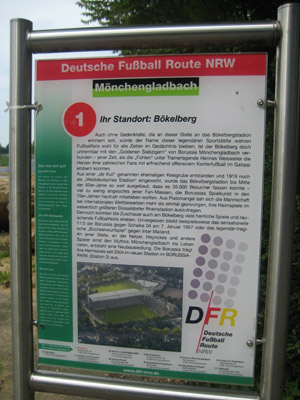 Kassenhäuschen neben der Haupttribüne