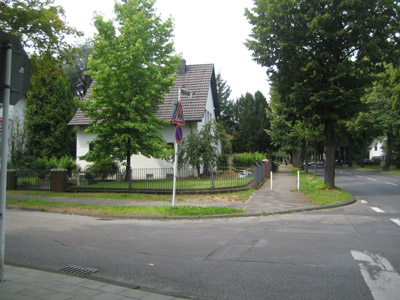 Kassenhäuschen neben der Haupttribüne