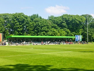 Tribüne beim Groundhopping in der Sportschule Wedau