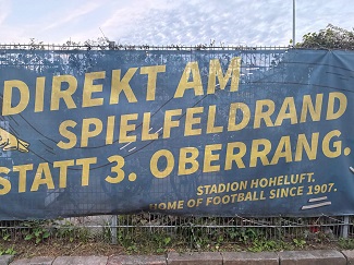 Direkt am Spielfeldrand statt 3. Oberrang